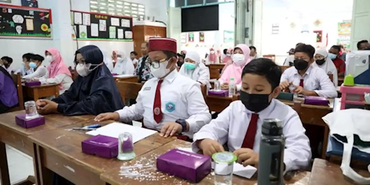 Pemkot Kediri Cegah Penularan Hepatitis Akut dengan Datangi Sekolahan | merdeka.com