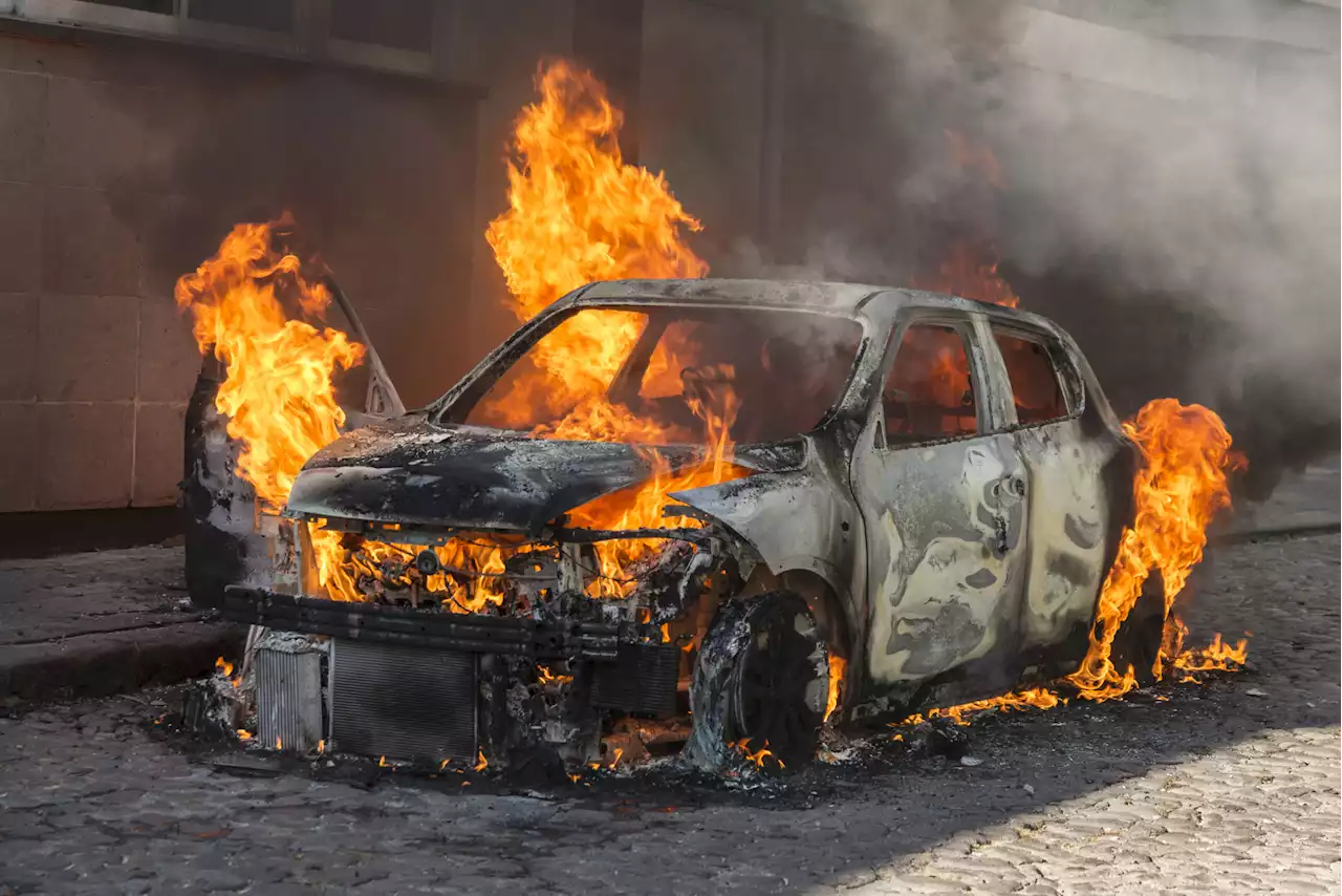 Man proposes immediately after firefighters save engagement ring from blaze