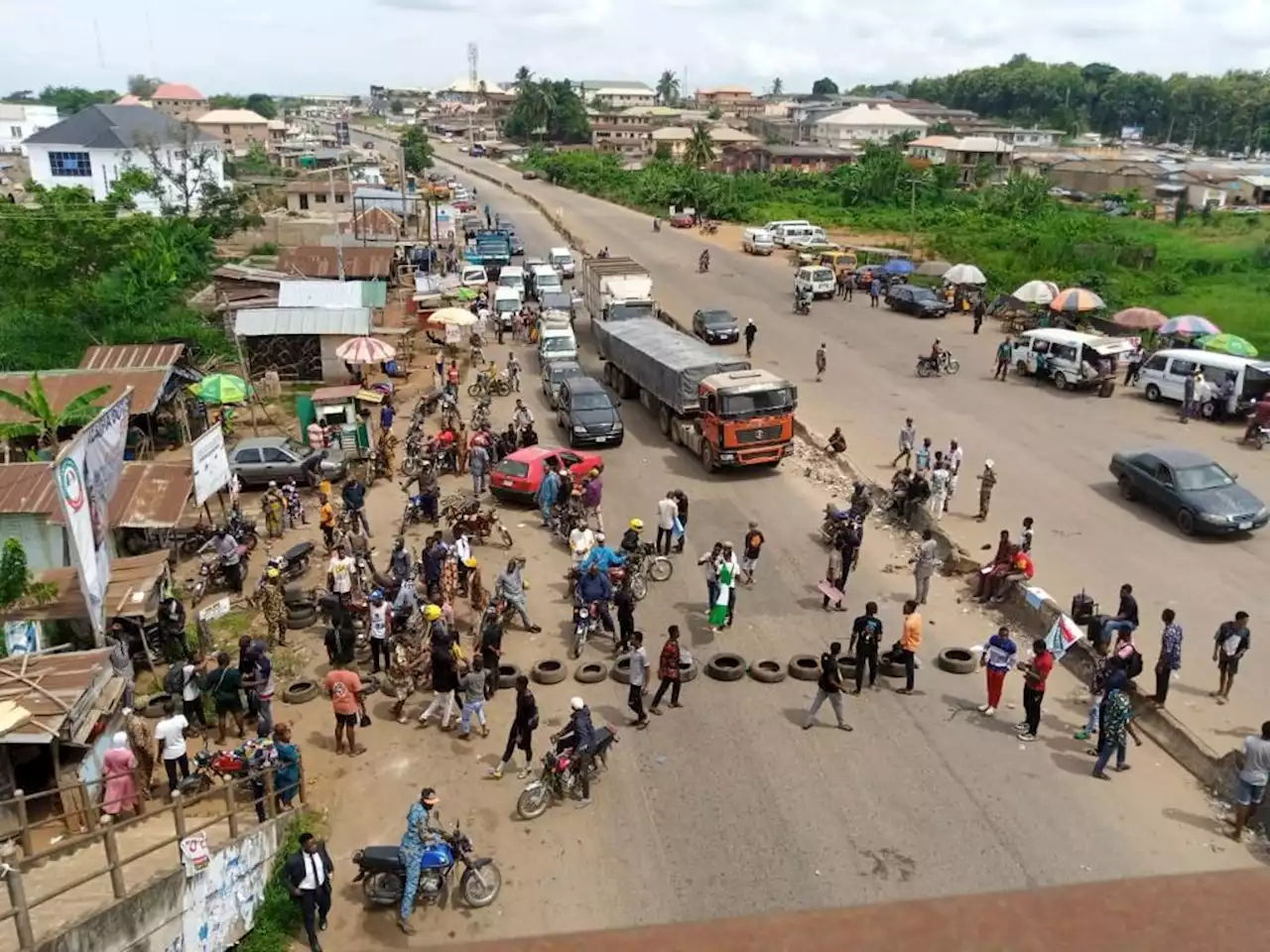 Nigerian University Students Block Major Highway Over Lecturers’ Strike | Sahara Reporters