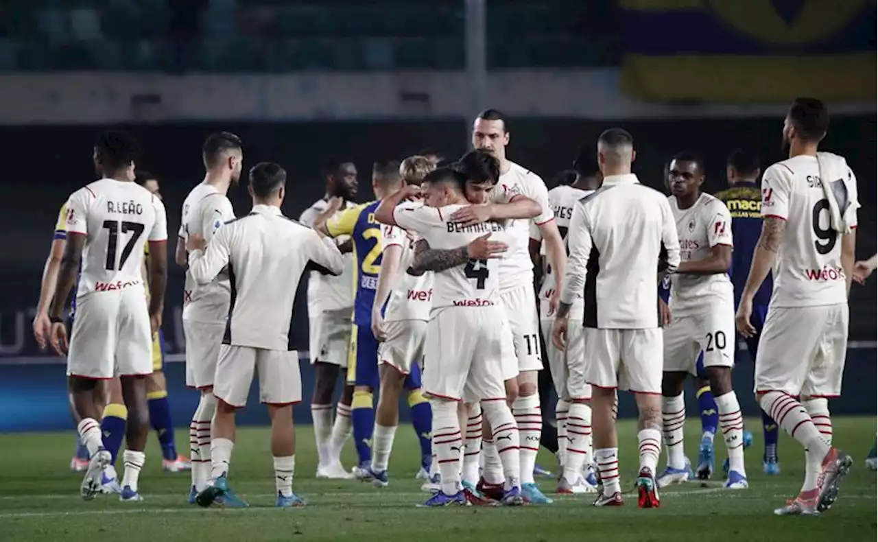 Soccer-Milan clubs primed for dramatic finale to Serie A title race