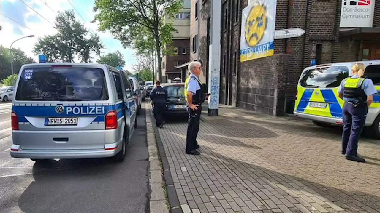 Polizei rückt zu Einsatz an zwei Schulen in Essen aus