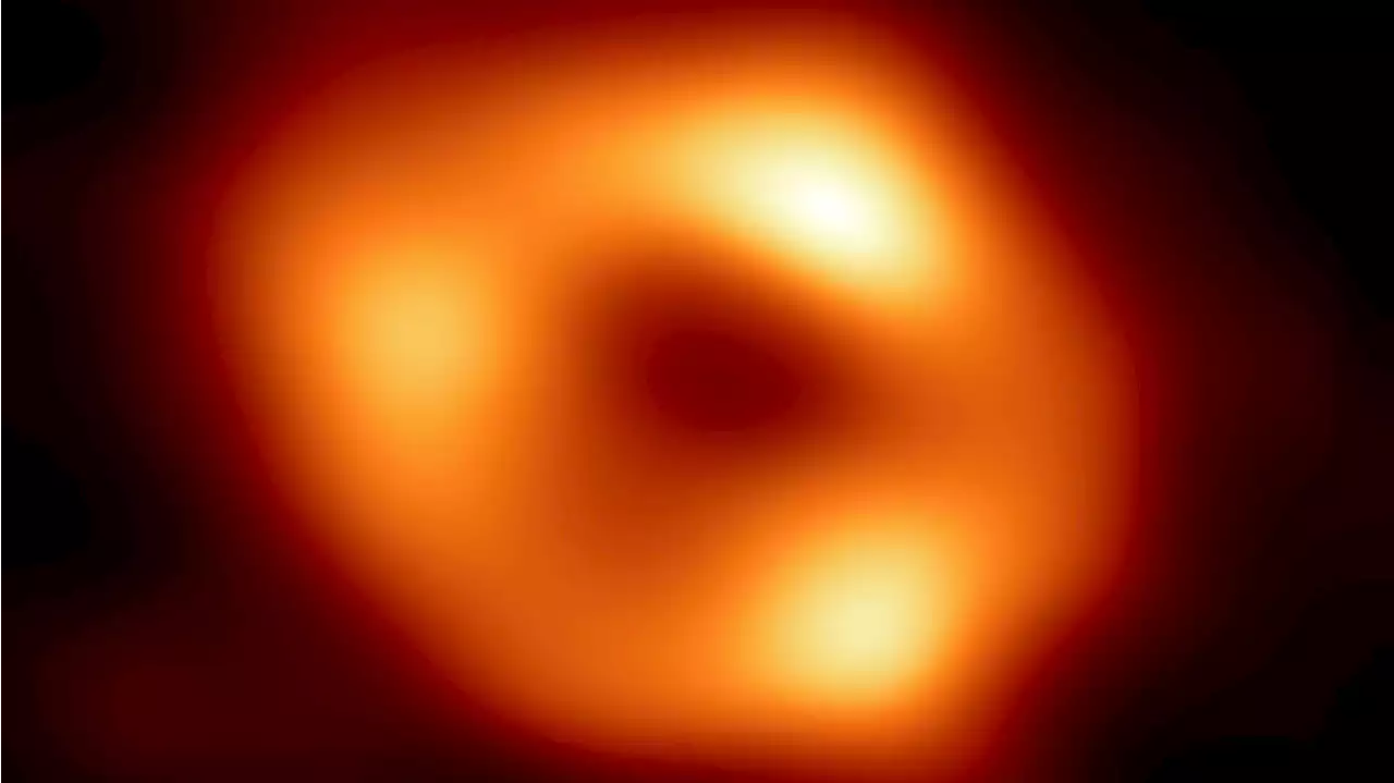 Astronomers capture 1st image of Milky Way's huge black hole