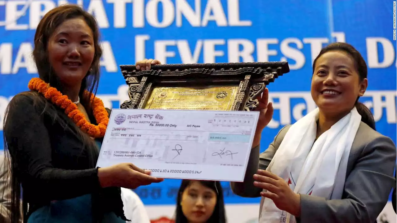 Lhakpa Sherpa sets Mount Everest women's climbing record