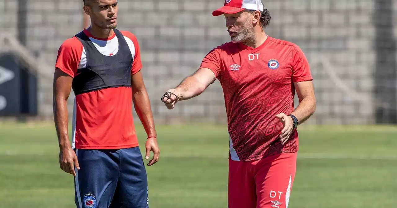 Milito tiene dos bajas. ¿Quiénes pueden ser los reemplazantes?