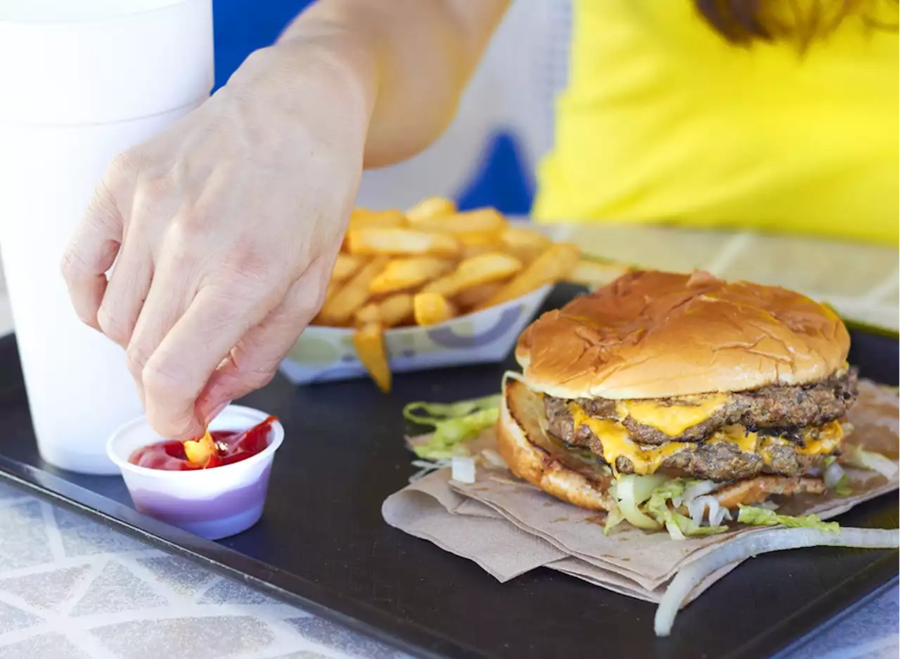 4 Major Fast-Food Chains With Declining Sales This Year — Eat This Not That