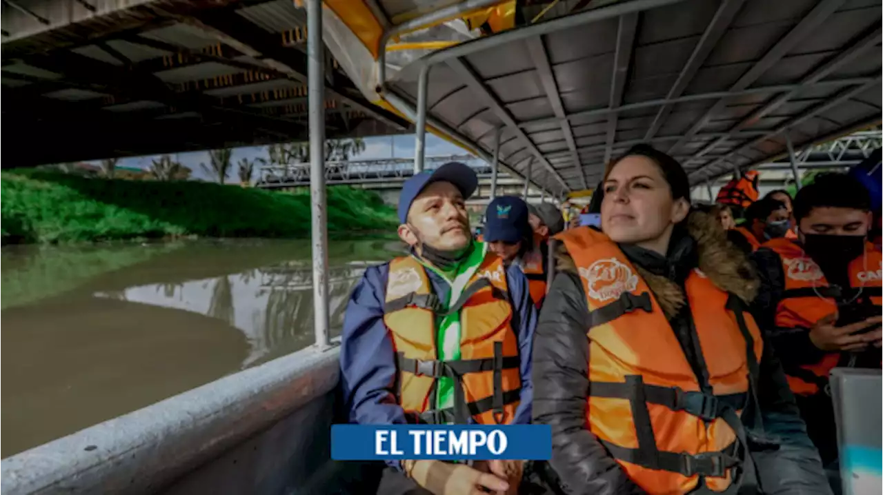 Así fue el primer recorrido en barco por el río Bogotá