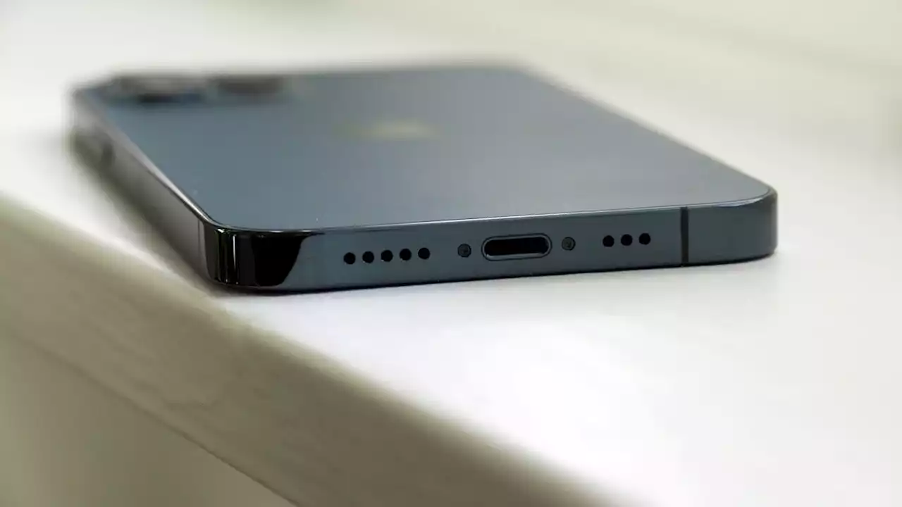 Bloomberg: Apple Already Testing USB-C for iPhone