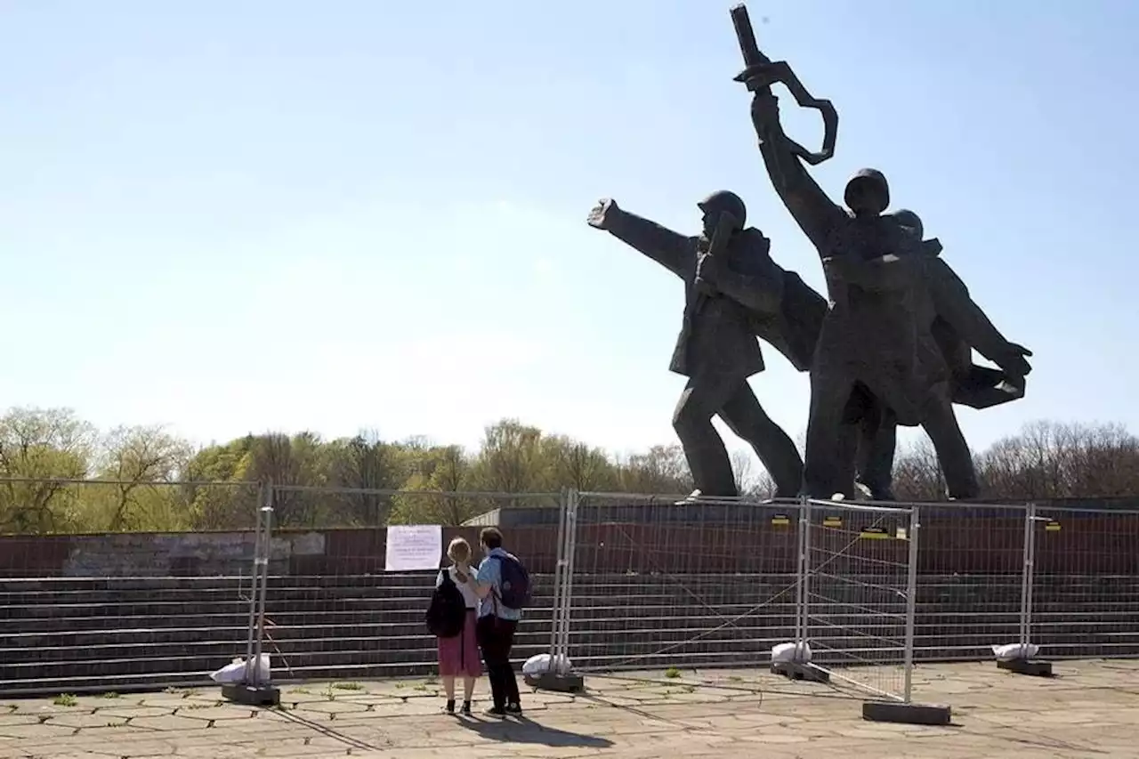 Жители столицы Латвии выйдут на митинг против сноса памятника Освободителям Риги