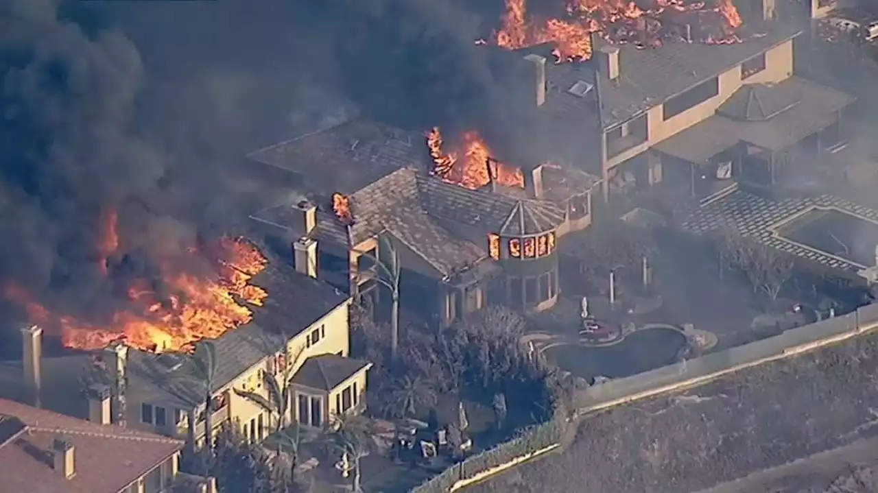 Coastal Fire destroys at least 20 homes in Orange County, California, as hundreds are evacuated