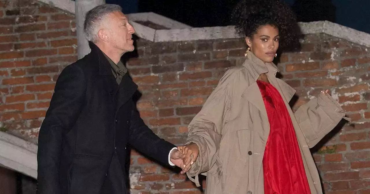 En photos : Vincent Cassel, Tina Kunakey et leur virée en amoureux à Venise