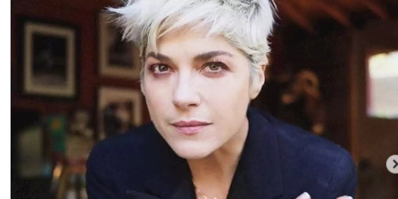 Selma Blair racconta la sua battaglia contro l'alcolismo: 'Mi sono ubriacata per la prima volta a 7 anni'