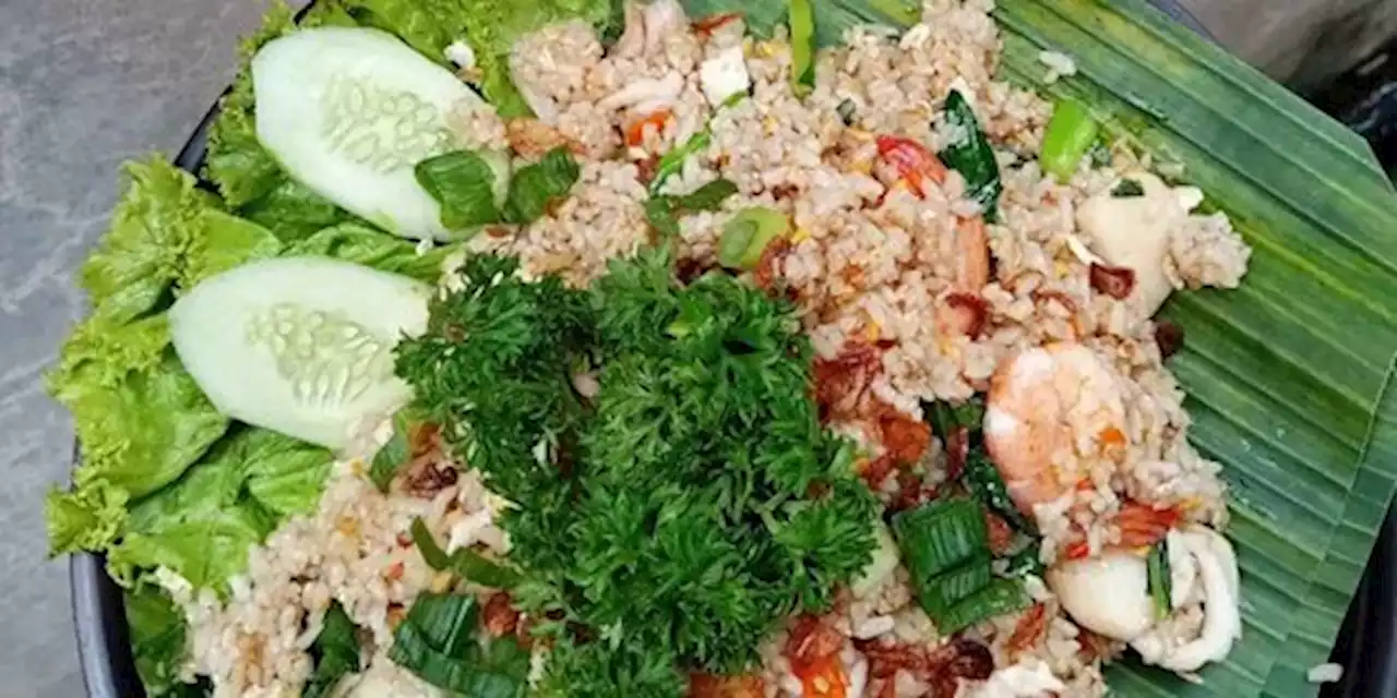 Tutup Hari Usai Bekerja dengan Lezatnya Nasi Goreng Seafood Istimewa di Jakarta | merdeka.com