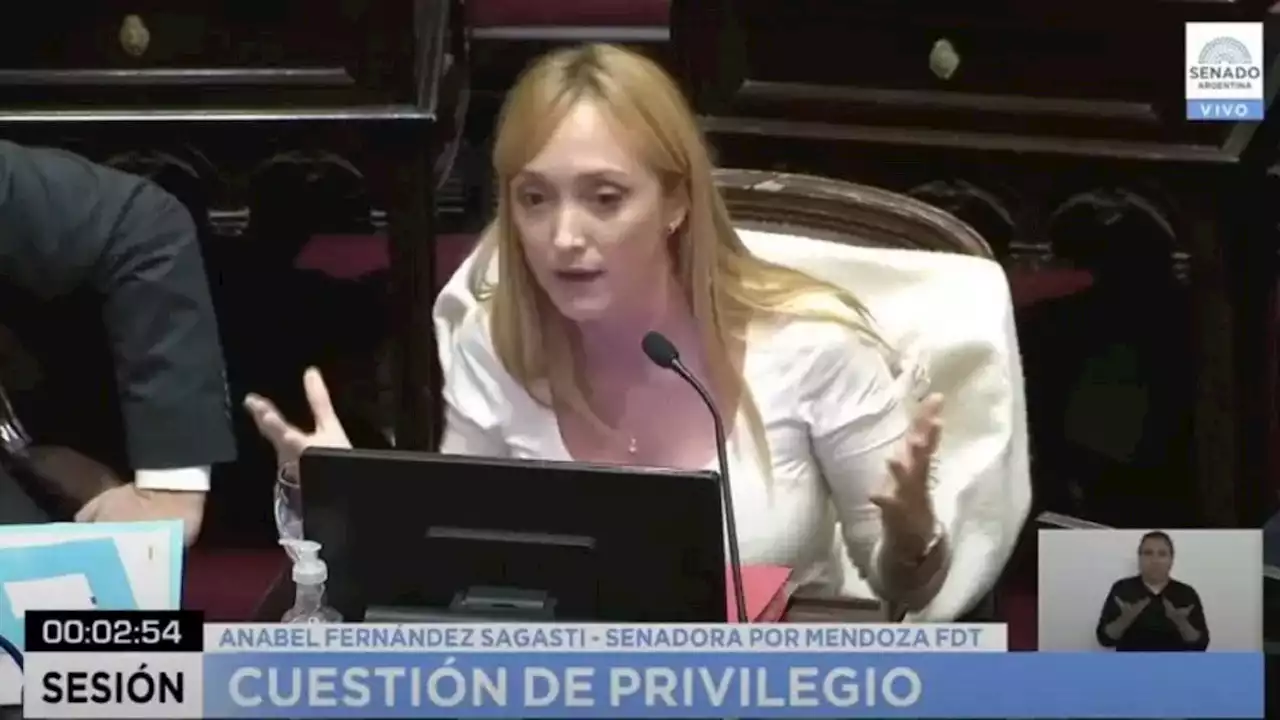 Fernández Sagasti retó a dos senadoras por hacer 'papelones' en la sesión