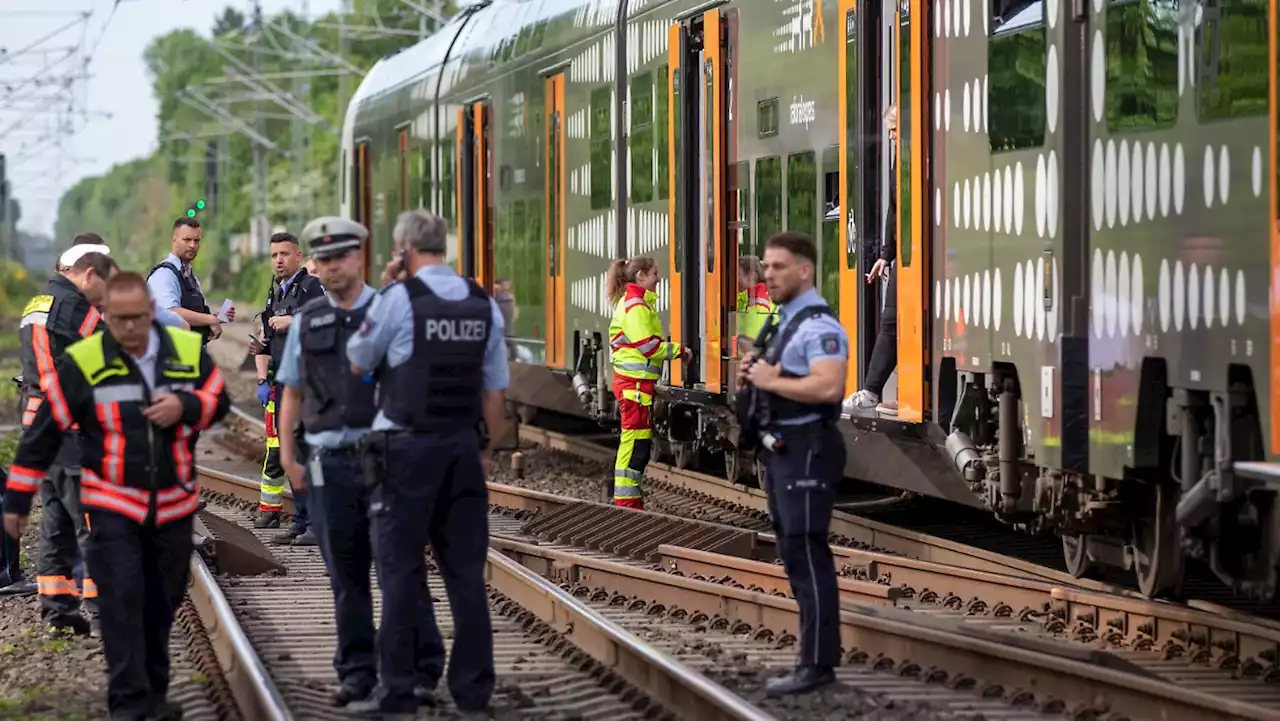 Mann sticht in Zug auf Passagiere ein