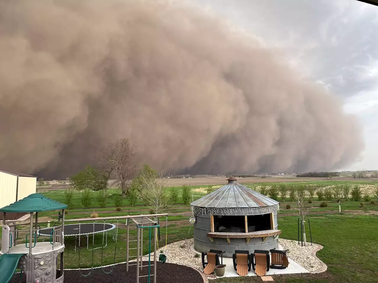 Hurricane-force winds, dust storm blast South Dakota, Minnesota