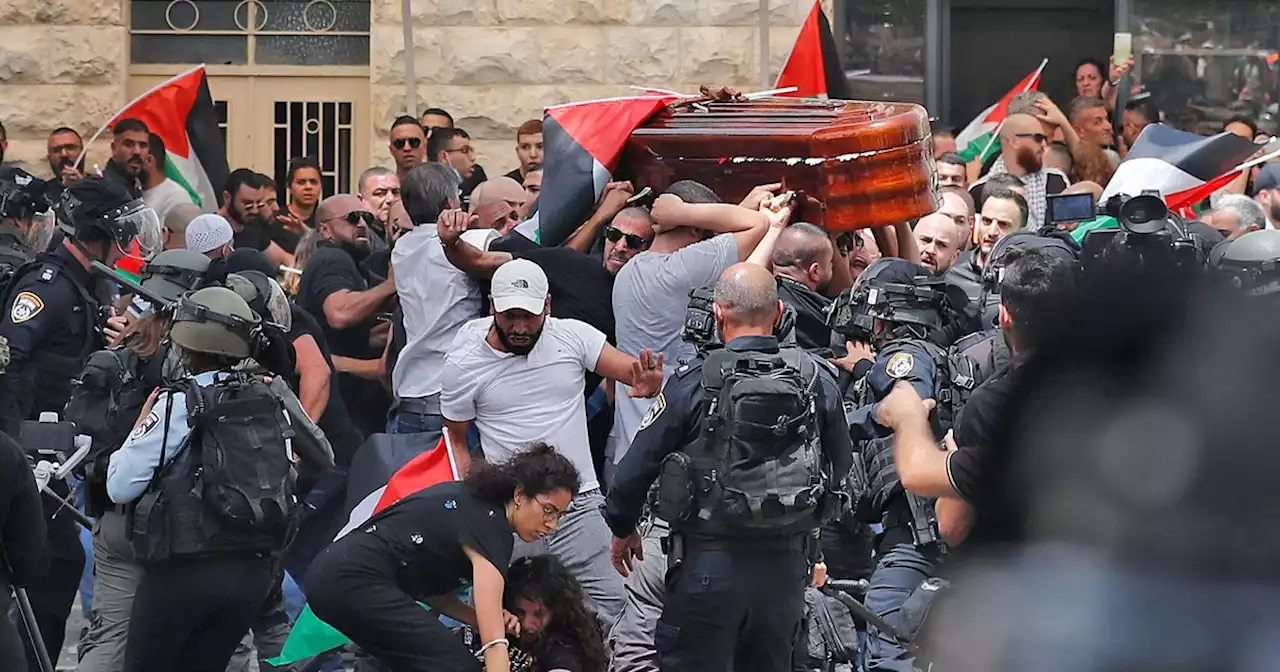 'Horrific': Israeli Forces Attack Mourners Carrying Casket of Shireen Abu Akleh