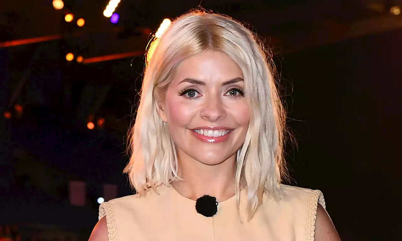 Holly Willoughby debuts striking new jewellery in stunning selfie