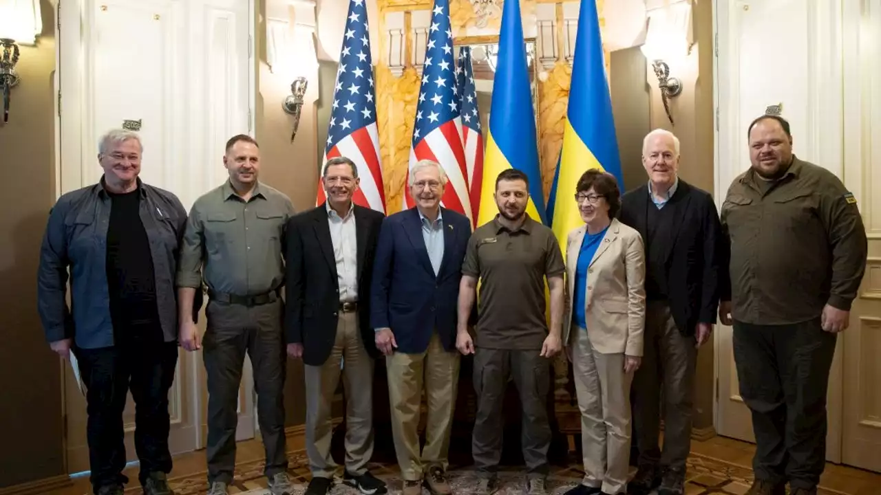 McConnell, GOP delegation meet with Zelenskyy in Ukraine