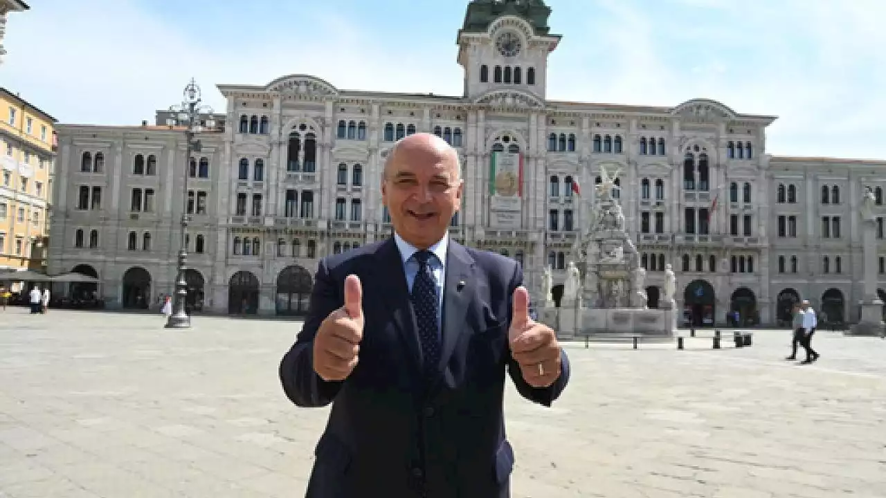 Alpini, il sindaco di Trieste: “Ma quale violenze, solo apprezzamenti”. E a NonUnaDiMeno: “Gentaglia”