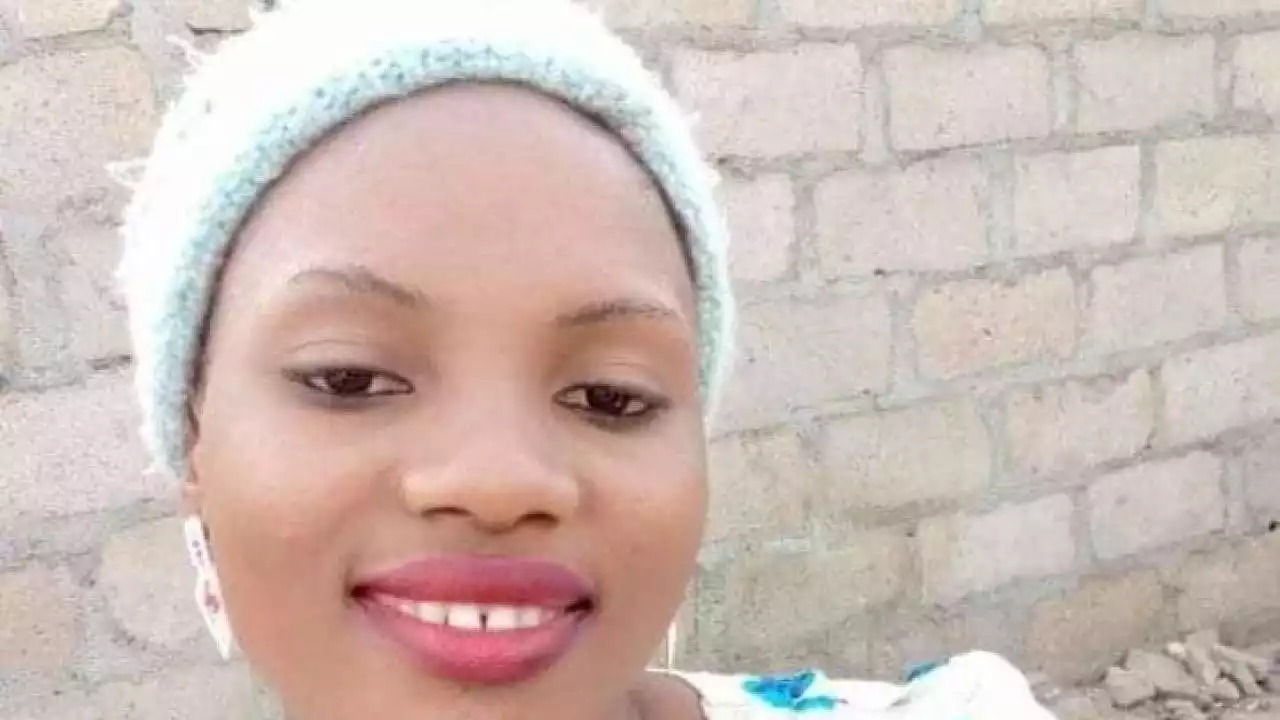 Orrore in Nigeria, giovane cristiana lapidata e bruciata per un messaggio su Whatsapp: l’hanno accusata di blasfemia