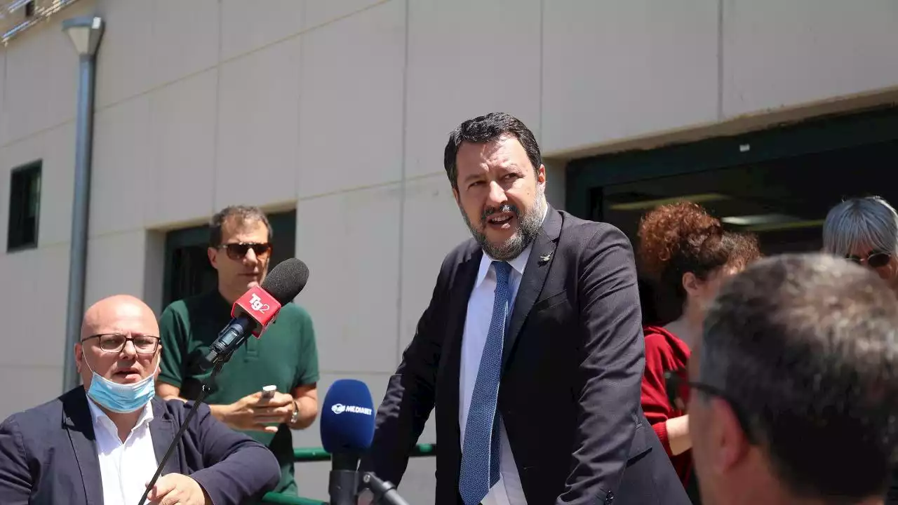 Salvini sfida Meloni per risalire i sondaggi e attacca la sinistra: “Vuole un Paese di sussidi”. E sull’Ucraina: “Basta parlare di armi, allontanano la pace”