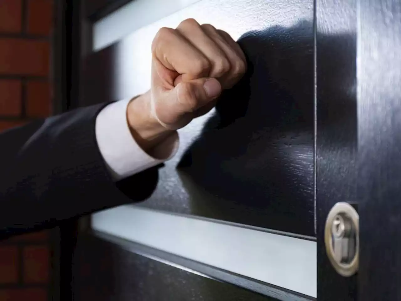 How to protect yourself from door-to-door fraud