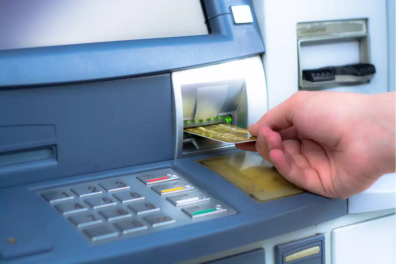 Man shows how to spot camouflaged ATM skimmer in viral clip