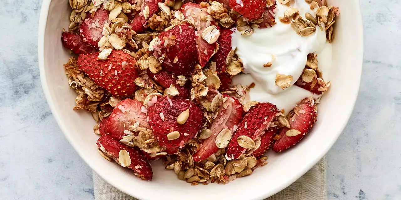 Roasted Oat and Strawberry Yogurt Parfait