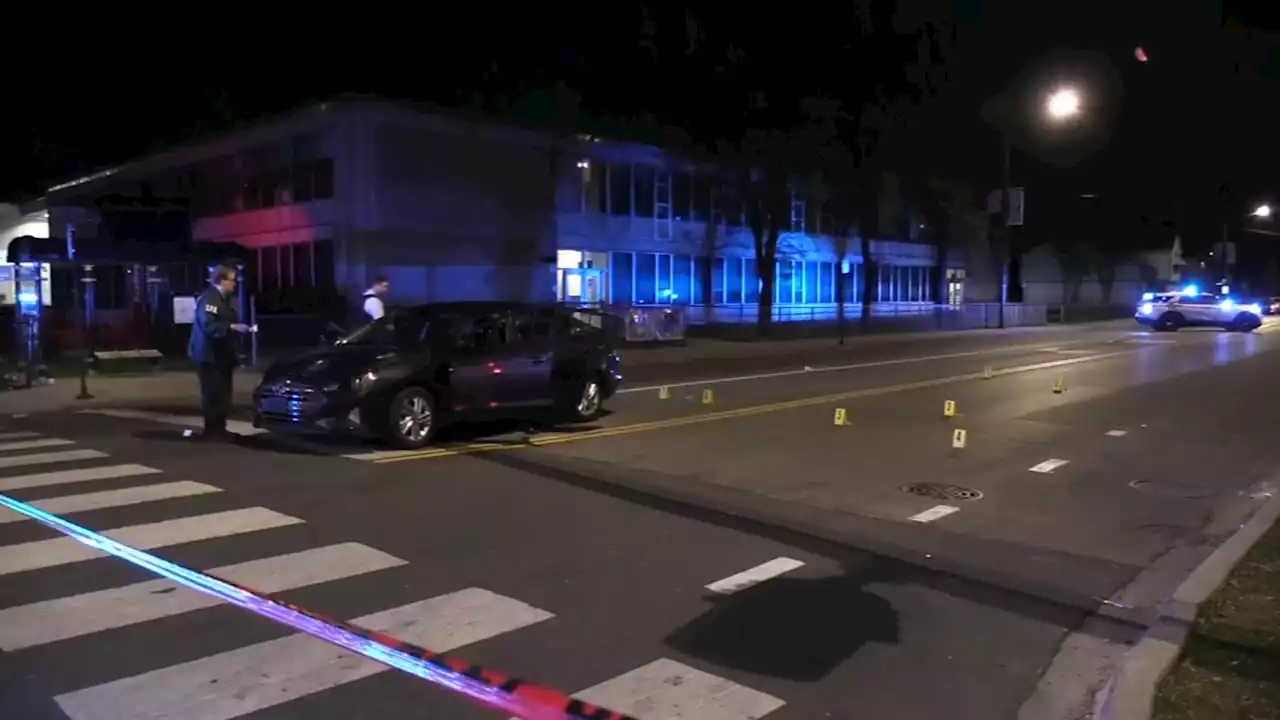 2 shot, 1 killed, in Douglas Park shooting after crash: Chicago police