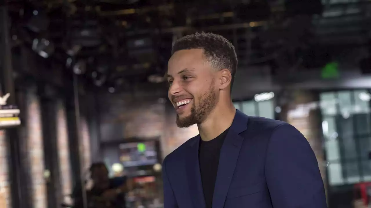 Stephen Curry graduates from Davidson College