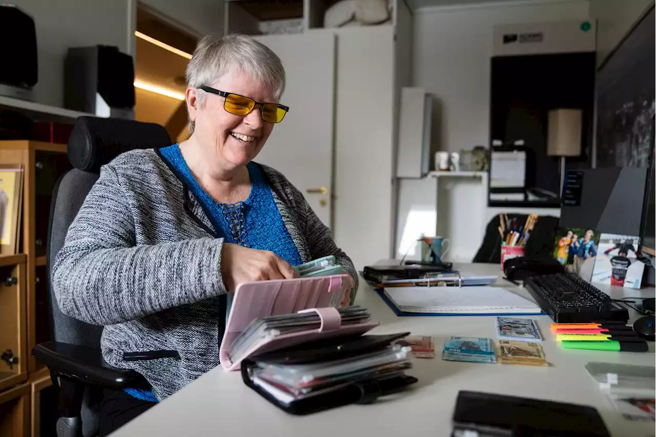 Tiktok-trenden «cash stuffing»: Bruker kontanter for å spare penger