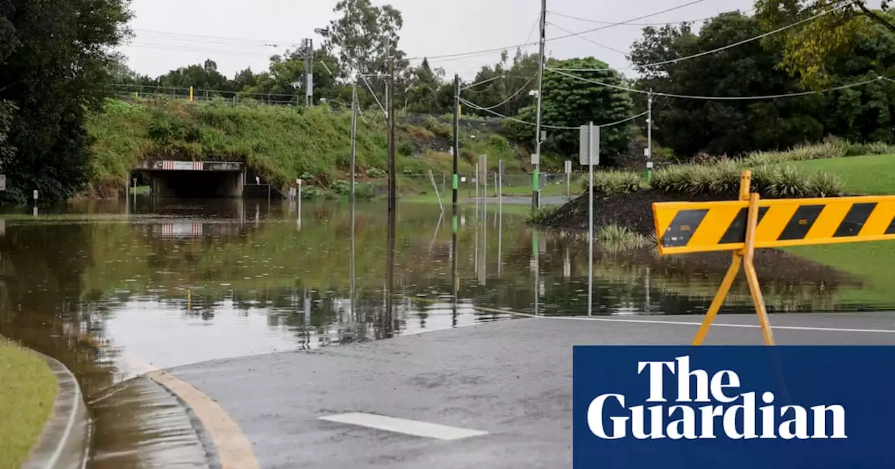 Queensland floods ease as scattered showers set to continue across week