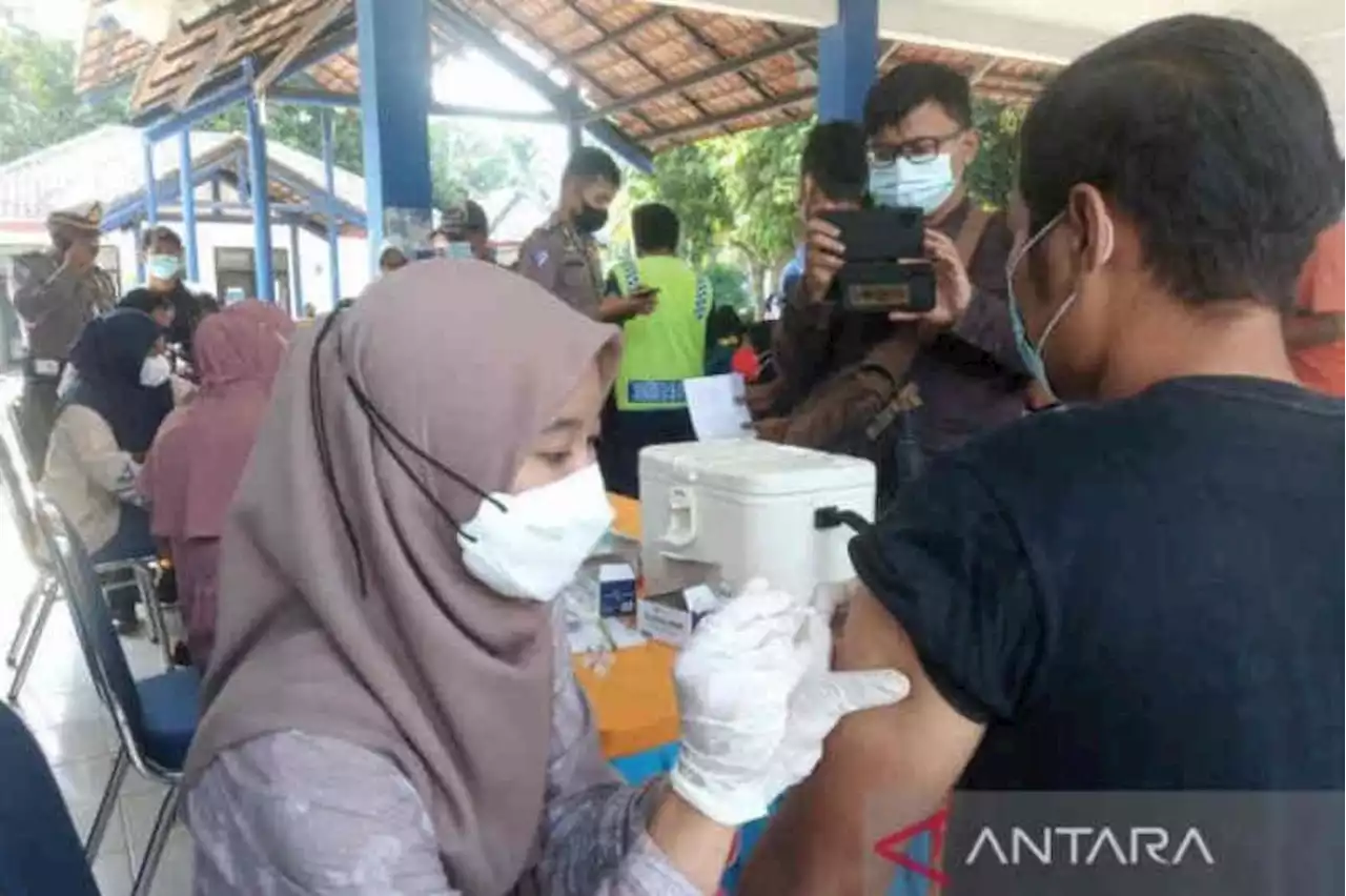 Setengah Juta Warga Cirebon Sudah Mendapat Suntikan Vaksin Dosis Ketiga