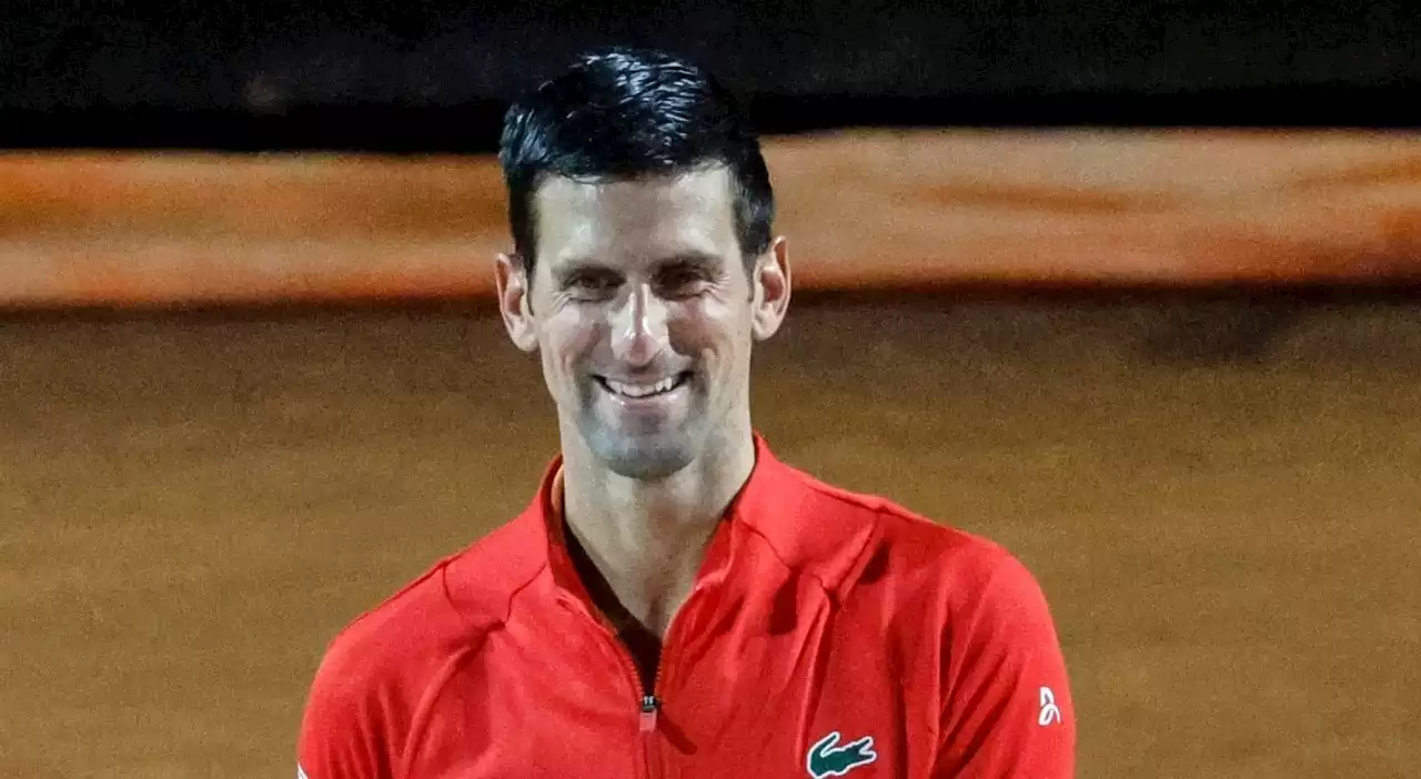 Roma, Internazionali: Djokovic vittoria numero 1.000 e finale contro Tsitsipas. In campo femminile Swiatek-Jabeur per il titolo