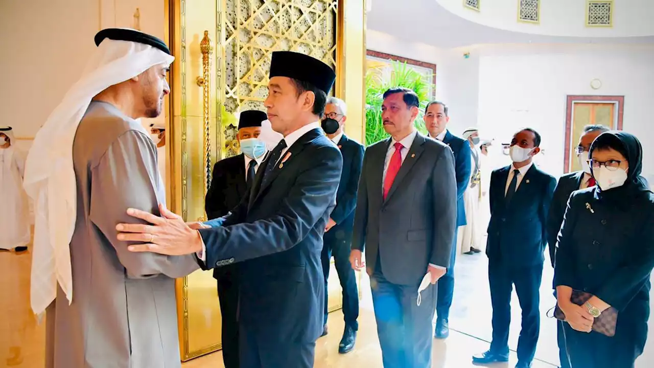 Singgah di Abu Dhabi, Jokowi Sampaikan Dukacita untuk Almarhum Presiden Sheikh Khalifa