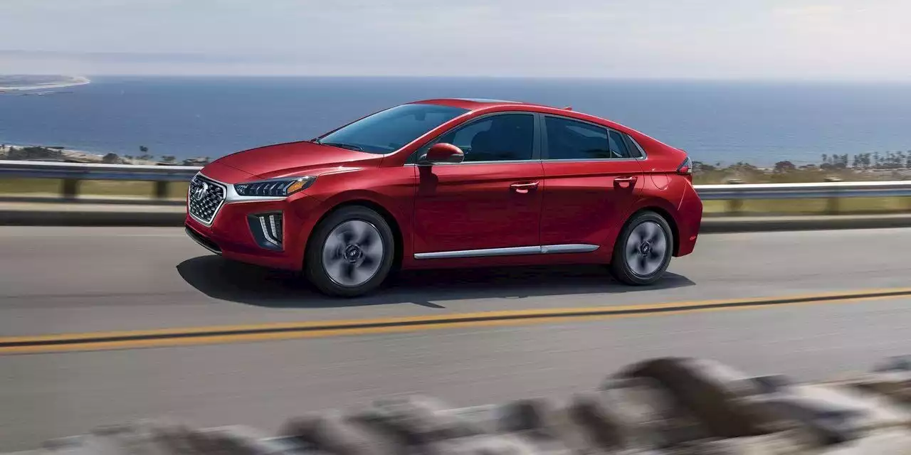 12 hybrids and gas cars that get the best mileage