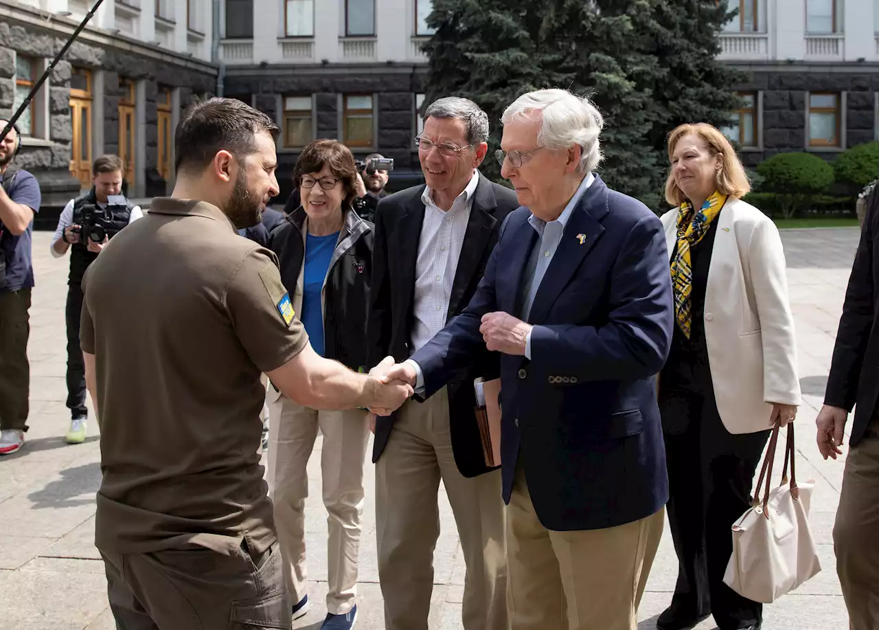 McConnell, GOP Senators Meet Zelenskyy in Surprise Kyiv Stop