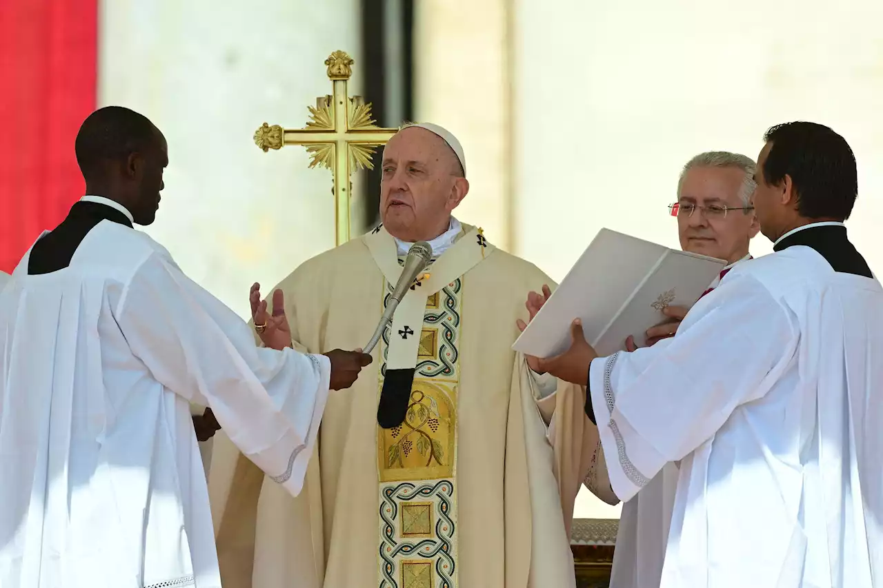 Pope Rallies From Knee Pain to Proclaim 10 New Saints