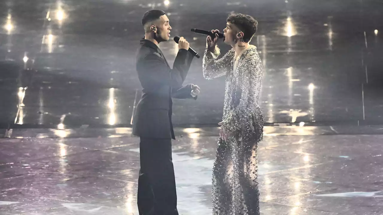 Eurovision, Mahmood e Blanco sul palco con 'Brividi' e il pubblico di Torino canta con loro