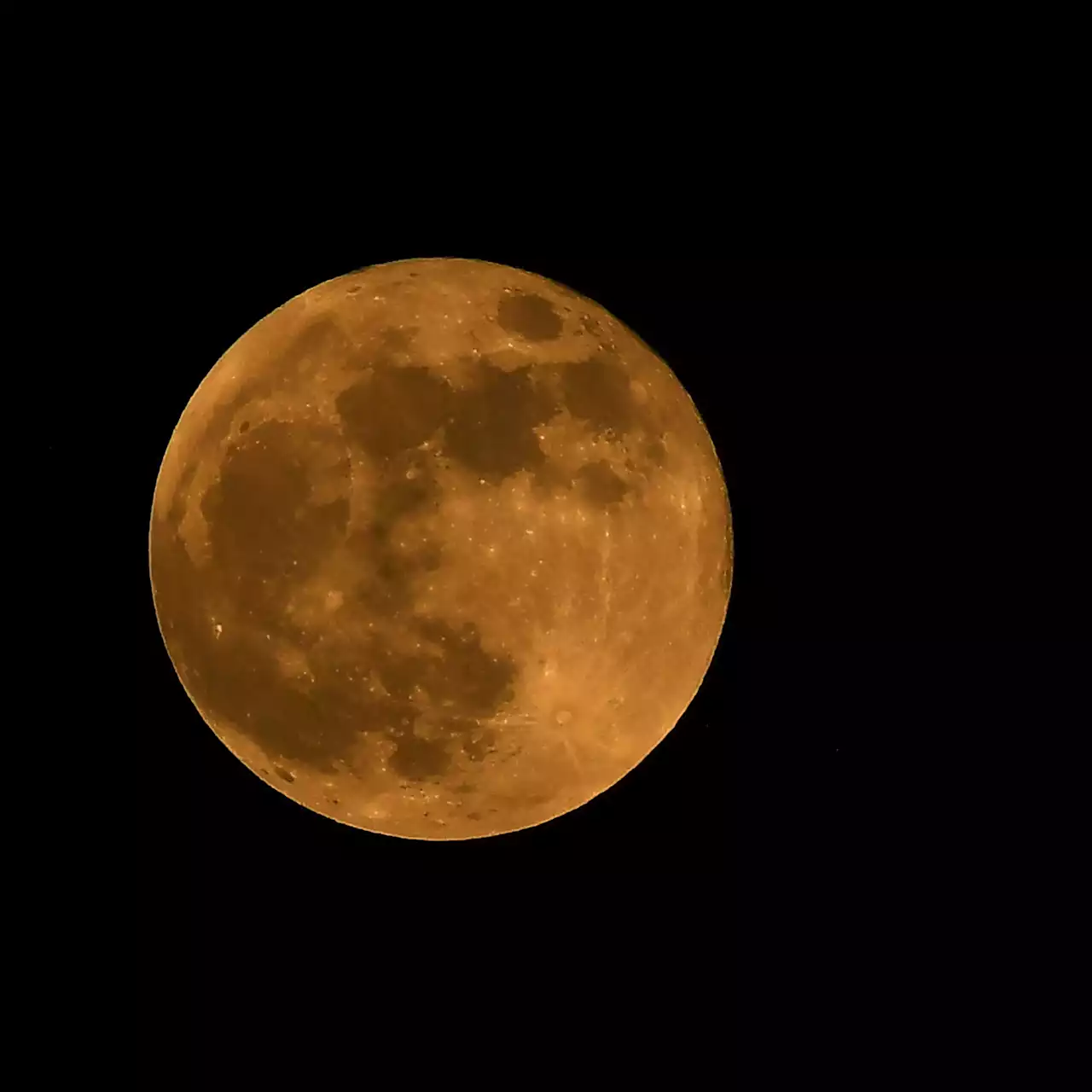 Éclipse totale : pourquoi la Lune va rougir cette nuit ?