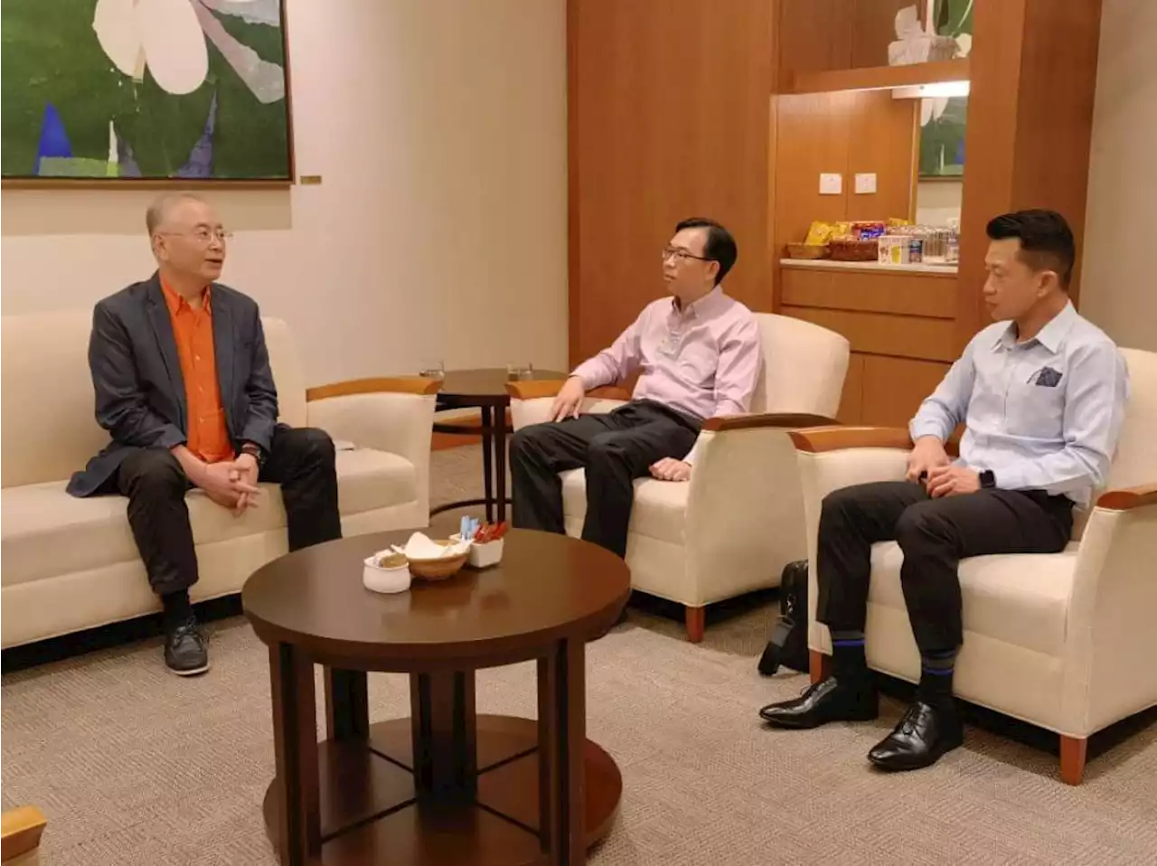 Dr Wee arrives in Singapore to attend Changi Aviation Summit