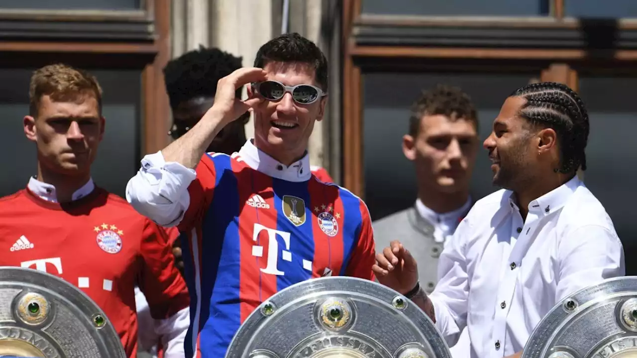 München: Fans feiern FC Bayern auf dem Marienplatz