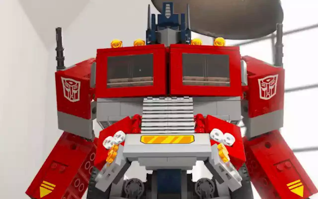 Lego built a $170 Transformers Optimus Prime that actually transforms