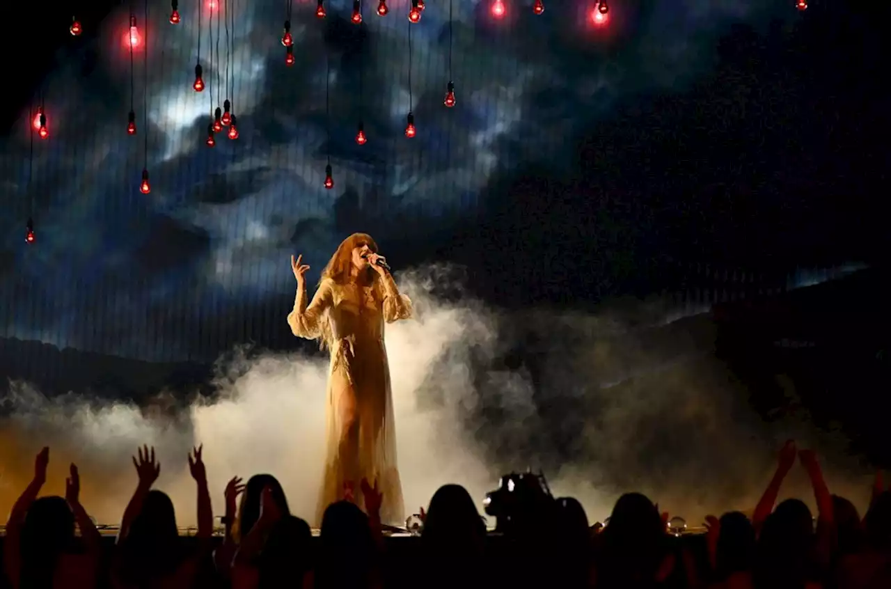 Florence + The Machine Embrace the Desert Heat to Perform ‘My Love’ At the 2022 Billboard Music Awards