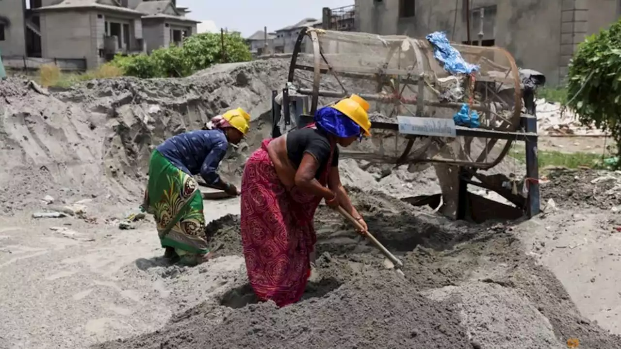 Poor workers bear the brunt of India's heatwave