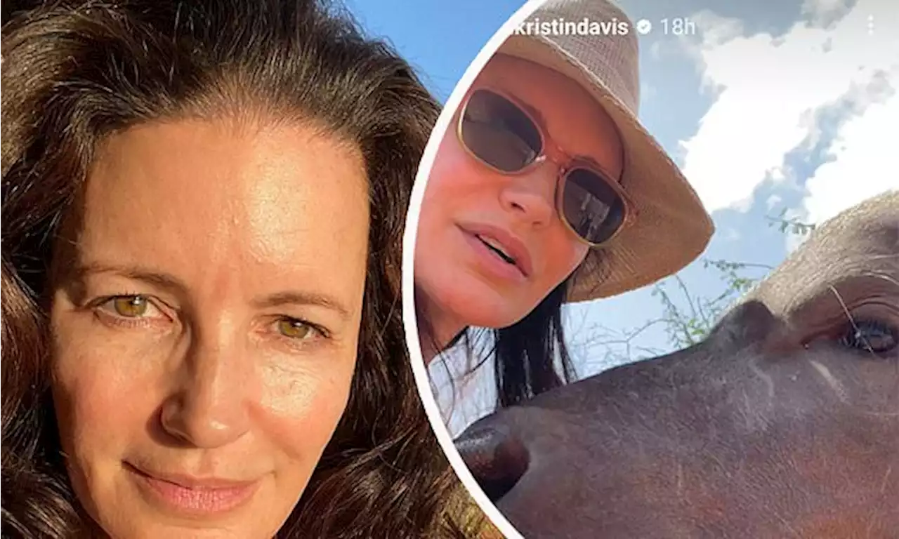 Kristin Davis shows off natural beauty goes makeup free in Kenya