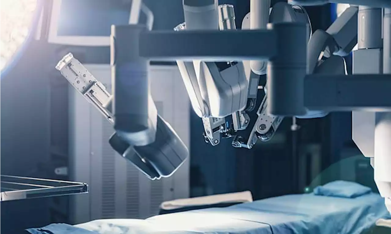 Cancer surgery patients fare better with robot surgeons, study finds