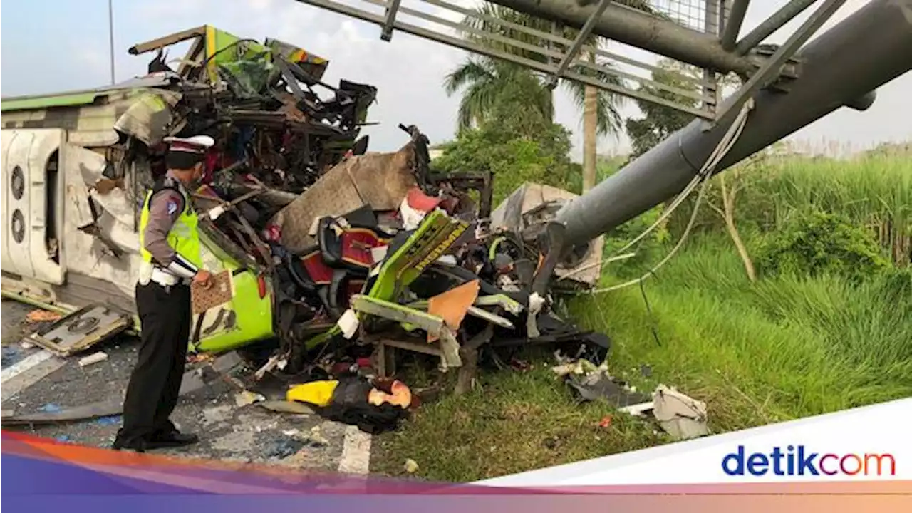 Data Terbaru Bus Tabrak Tiang VMS di Tol Mojokerto, 13 Tewas-12 Luka Berat