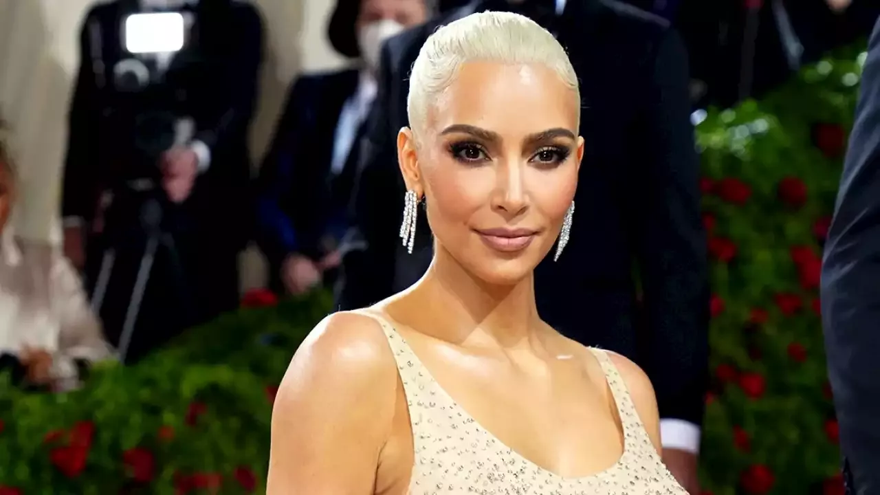 See Kim Kardashian's 'Sports Illustrated' Swimsuit Cover Debut | United ...