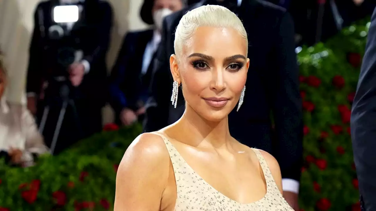 See Kim Kardashian's 'Sports Illustrated' Swimsuit Cover Debut